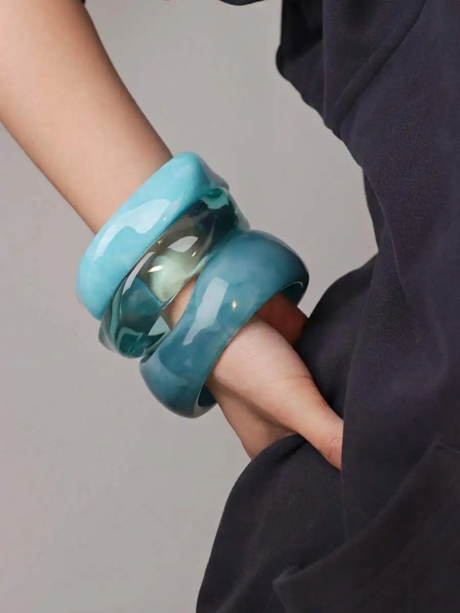 

Набор из 3 браслетов из бирюзового акрила, минималистичные украшения для повседневной носки, которые можно носить в несколько слоев.