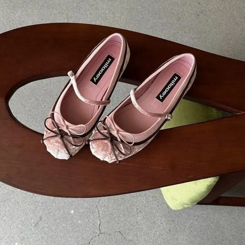 2026French Flat Bottomed Rotundity Toe Ballet Shoes Fashionable One-piece Belt  Jane Shoes Versatile for Women