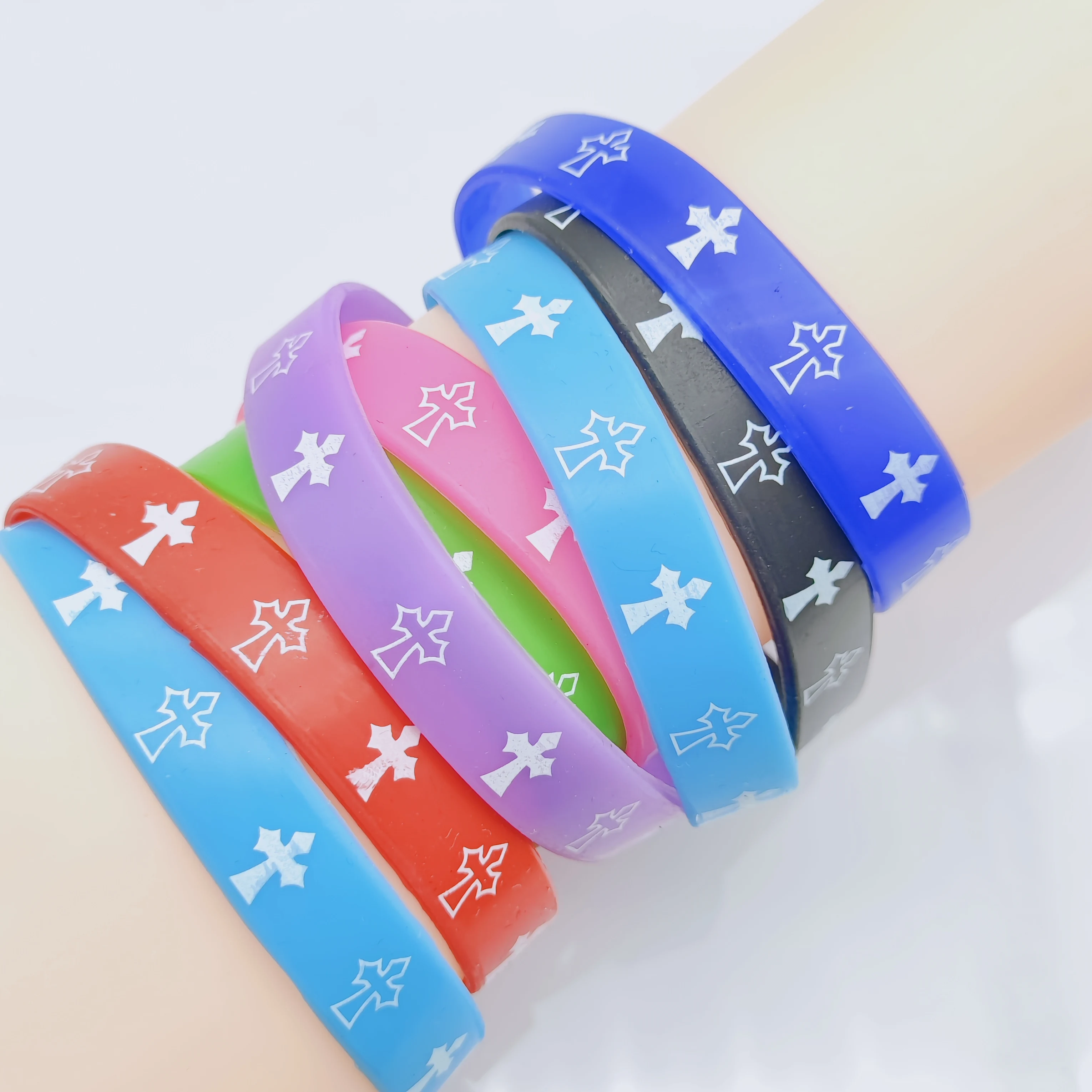 20Pcs/Lot Multicolor Jesus Heart Silicone Bracelets For Men Women Religion Sport Mix Style Rubber Wristband Bangle Jewelry Gift