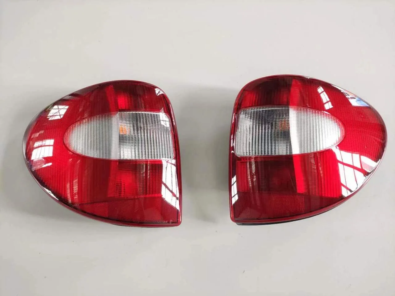 1/2pc left/right 04857306AA 4857306AA 04857307AA 4857307AA Taillights 2001-2007 for Chrysler Dajie Long