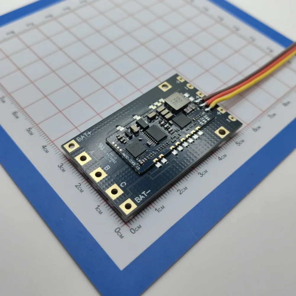 

AM32 Brushless 120A Electronic Speed Control 3-6S Motor Speed Controller with BEC for Model Aircraft Model Ship Vehicle Motor