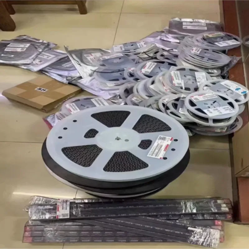 

5шт LCMX02-1200HC-4TG144C QFP144