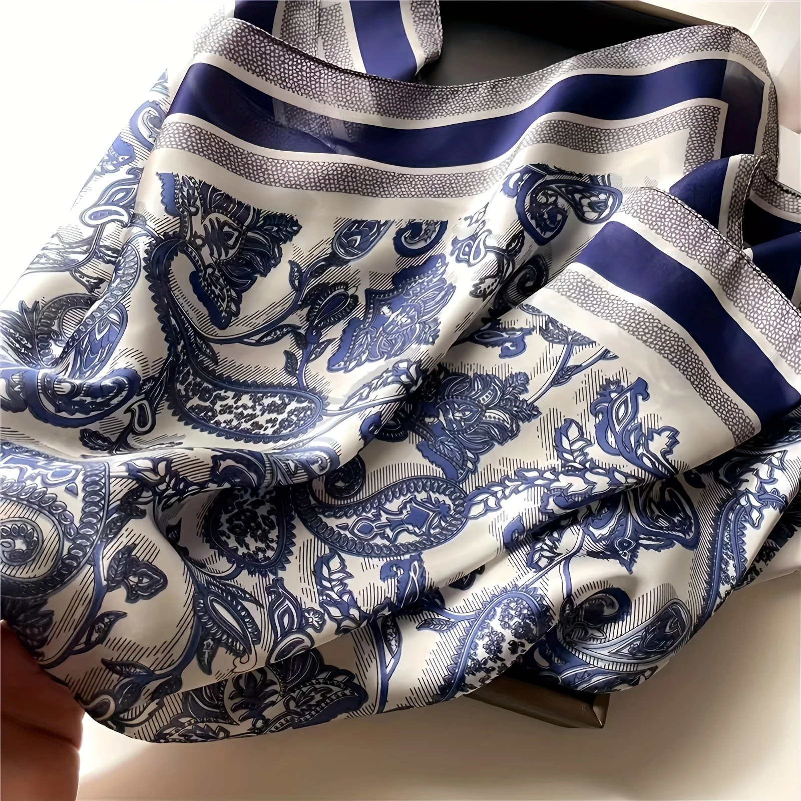 Women's Blue Paisley Print Scarf Bohemian Style Soft Satin Elastic Square Scarf Wind Sun Protection Fashion Accessory Hairbands