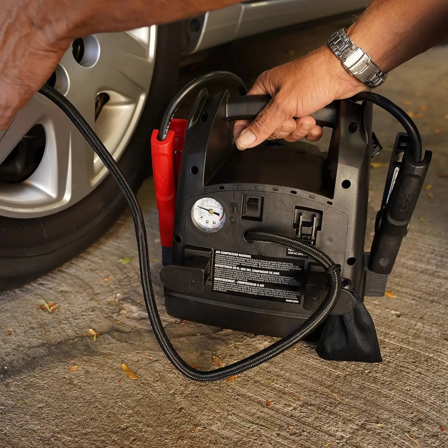 Schumacher SJ1330 1000 Peak Amp Jump Starter وضاغط هواء مع منافذ طاقة محمولة USB 12 فولت #4