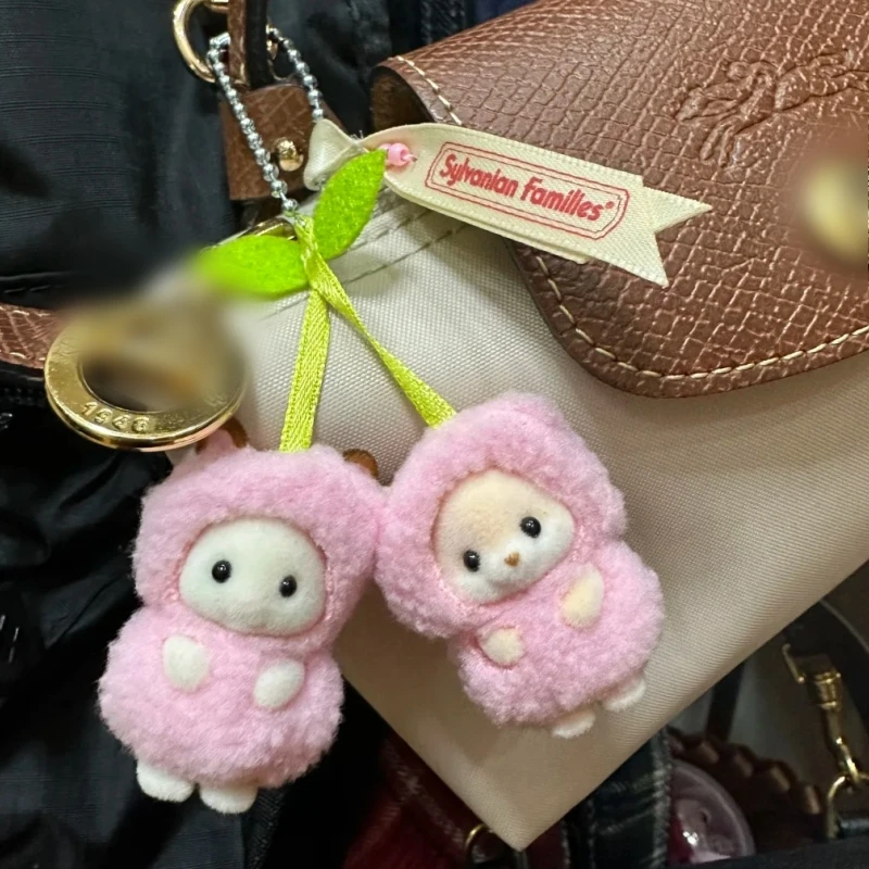 

В наличии: Оригинальные подвески SYLVANIAN FAMILIES из серии «Фрукты» (Клубника, Банан, Вишня, Яблоко) – подарки и аксессуары для фанатов