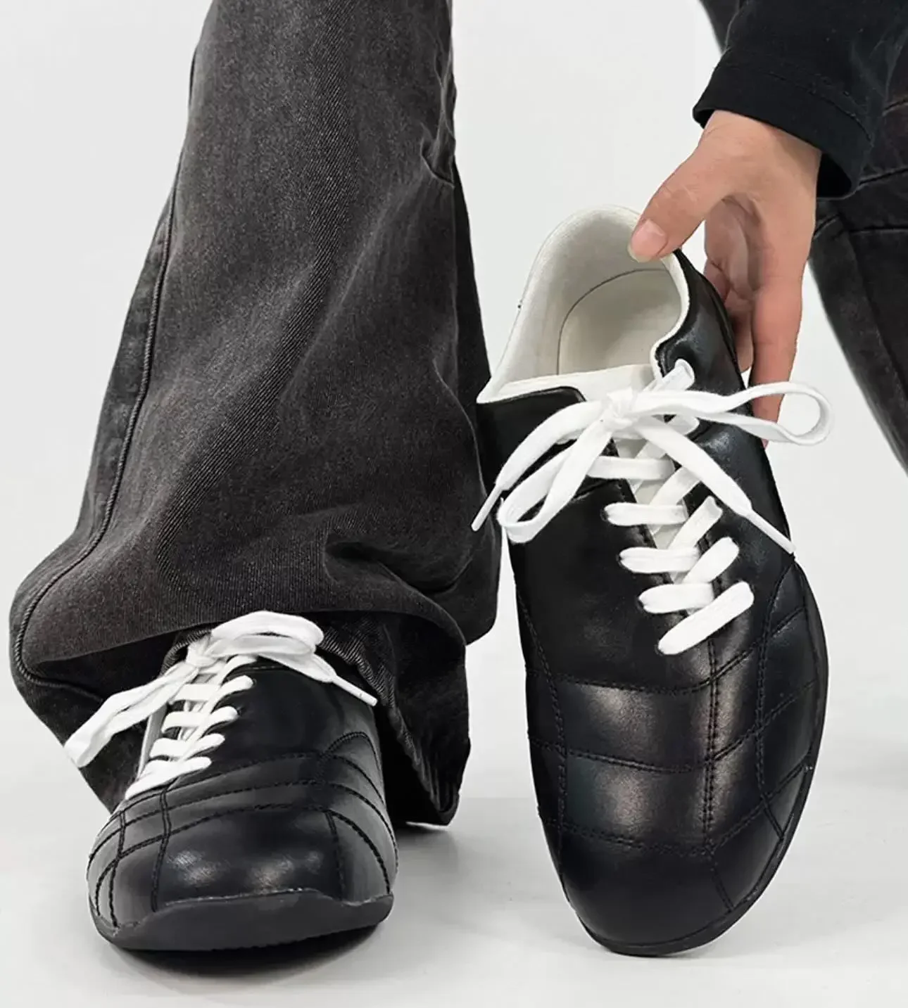 

Black Men Oblique Lace-up Retro Sneakers Casual Sports Shoes Women's Flat Outdoor Hiking Shoes Commuter Trendy Training Shoes