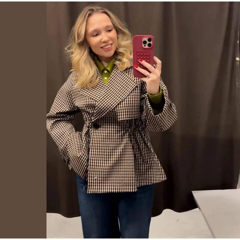 Karierte Trenchcoats mit Kragen, Kordelzug in der Taille und Schnürung, Damen, Streetwear, lange Ärmel, Knopfleiste, schmale Jacken, schicke Damenmode, neue Oberbekleidung. – Detail 11