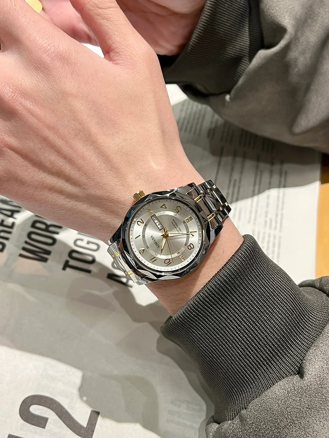 2025 ساعة أوتوماتيكية فاخرة للرجال كريستال الياقوت 100 متر مقاوم للماء عرض تاريخ اليوم مضيئة الأيدي النمط السويسري الأعمال عادية