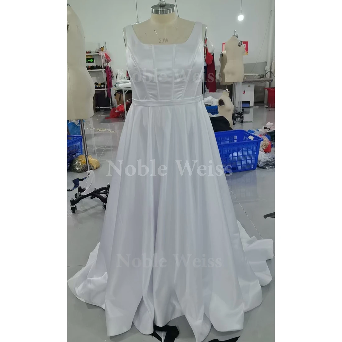 Elegant Sweep Train Wedding Dresses for Women Bridal Square Collar Satin Sleeveless Dress Customized