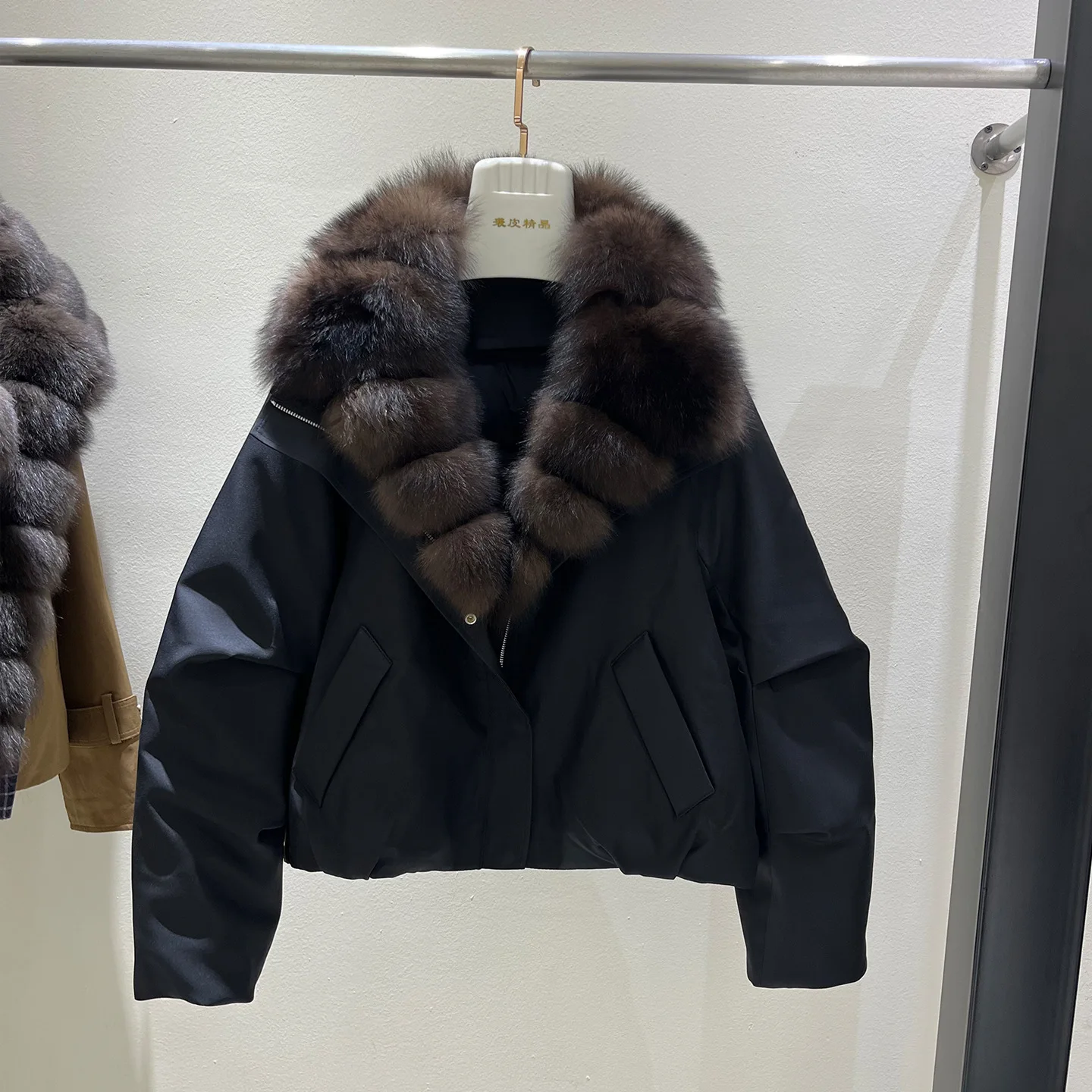 Winter Pocket Warm Zipper Quilted Parker Jacket Female Natural Large Fur Collar Short Down Jacket Women White Duck Down Outwears