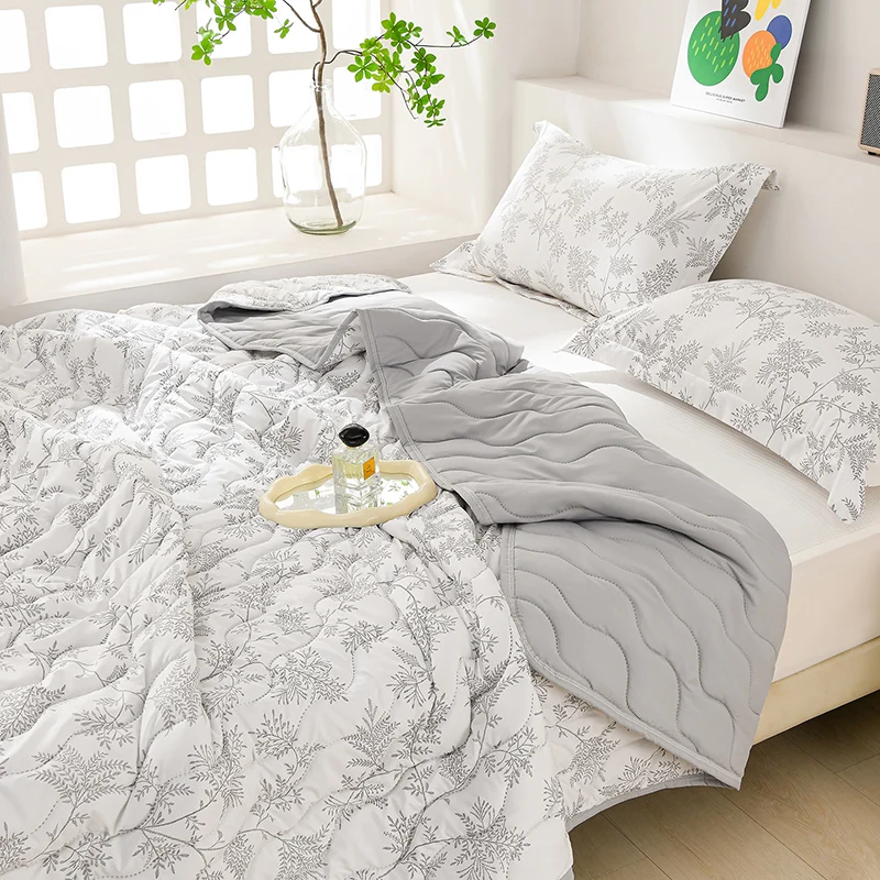 1PC Grey Botanical Leaf Print Summer Quilt Soft Washable Lightweight Quilted Air Conditioning Comforter