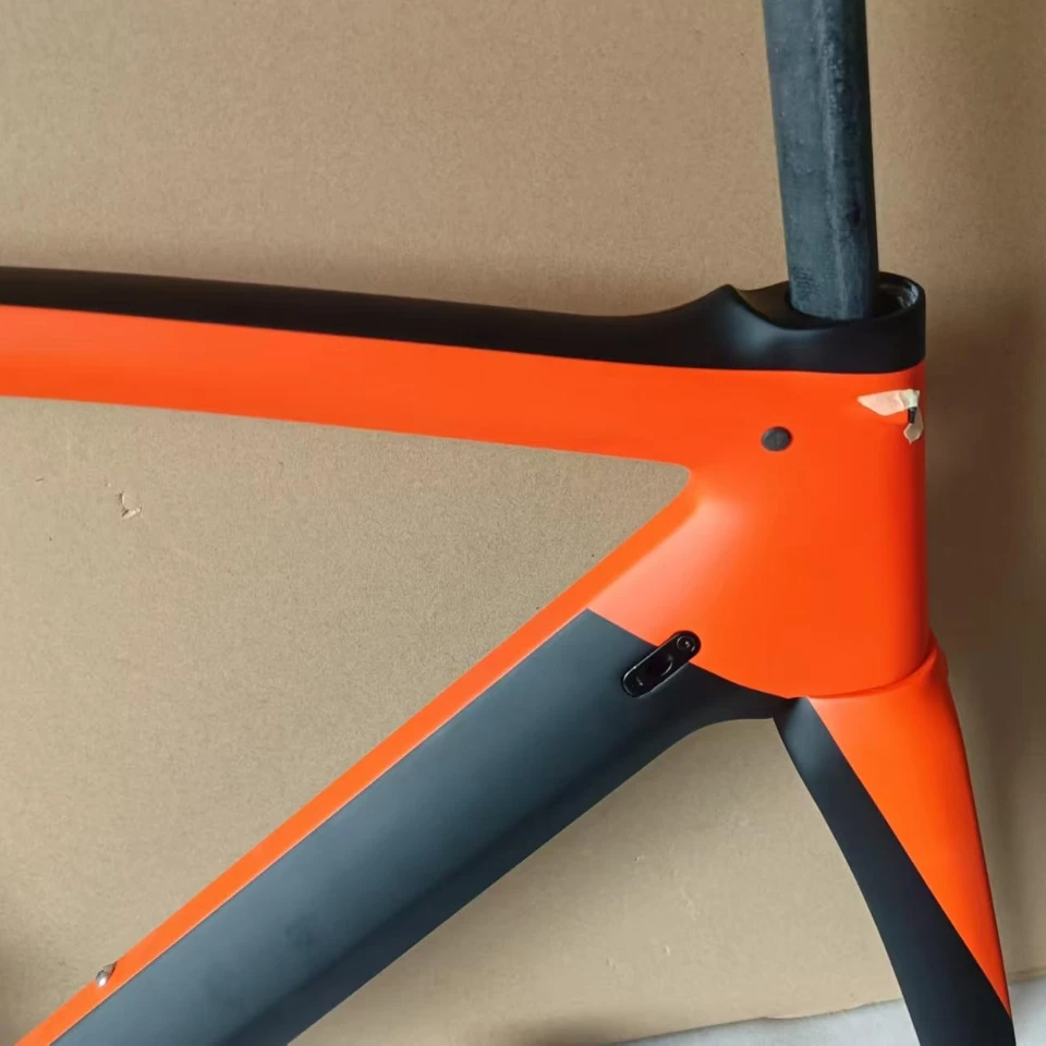 

XR4 Carbon Frame Taiwan Made Carbon Road Bike Frame Single Hole brake Dirct Mount Brake Disc Brake T1100 UD Bicycle Frameset