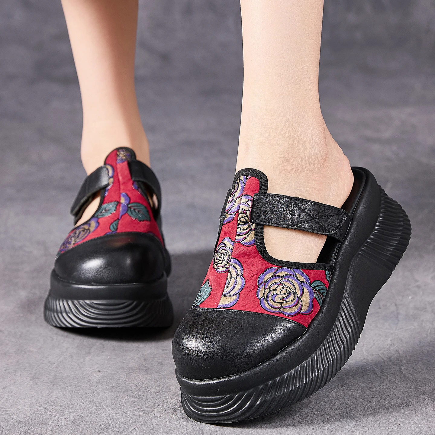 

GKTINOO Ретро-шлепанцы на платформе с закрытым носком, женские сандалии на толстом каблуке, роскошные уличные шлепанцы, пляжные шлепанцы из натуральной кожи