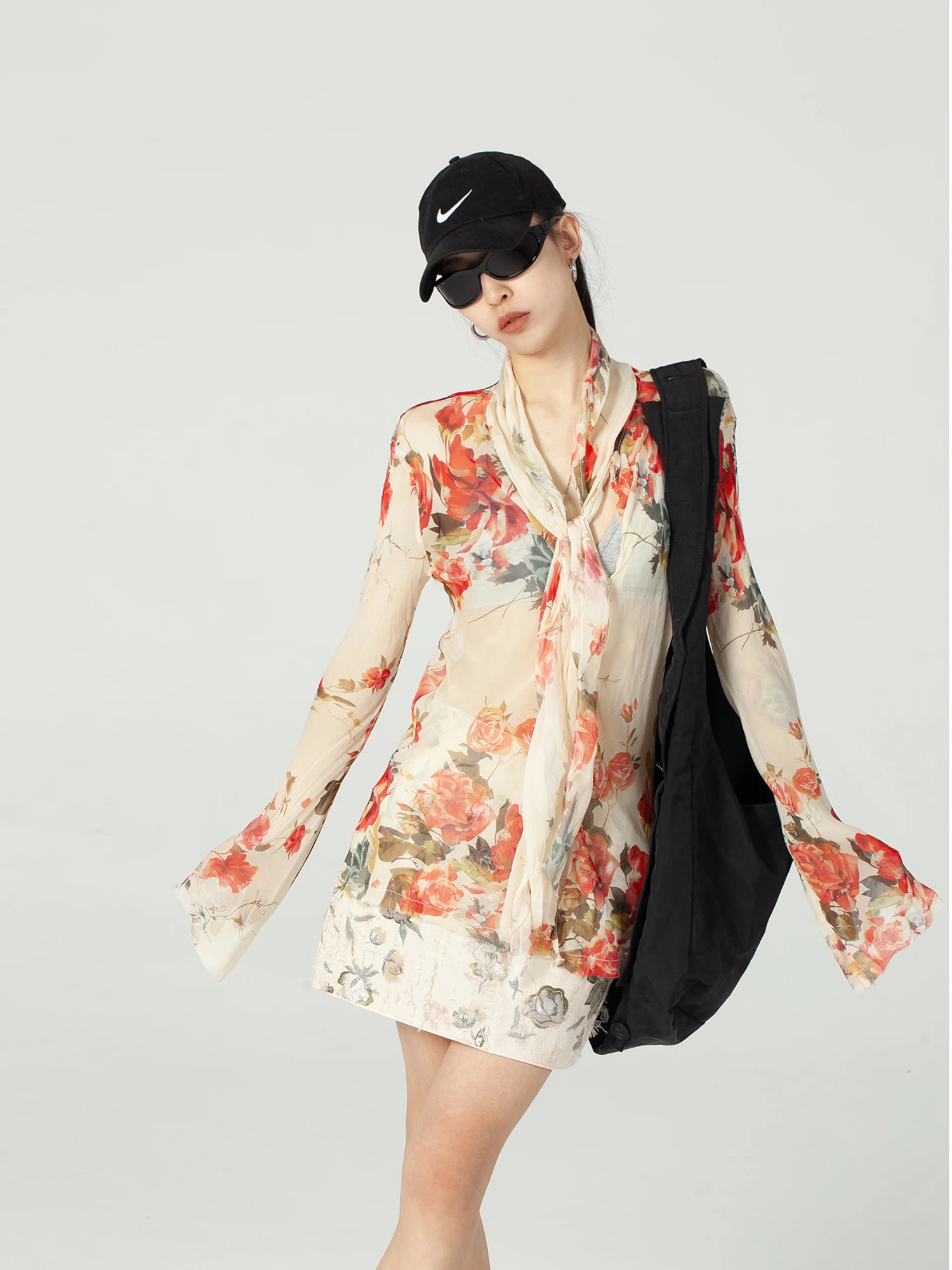 

Biossance Blooming Third Pure Desire Beautiful Lightweight Floral Silk Translucent Shirt Atmosphere Print Sunscreen Women's S...