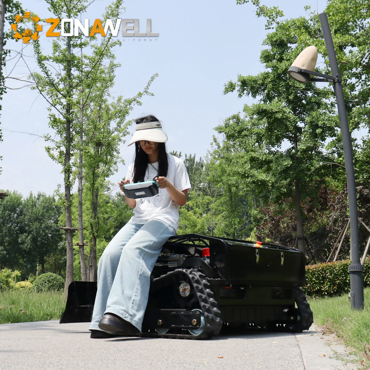 

Smart Robotic Lawn Mower 800mm Cutting Width 60° Slope Climbing Customizable Auto Grass Cutter For Hillside Garden Factory Direc