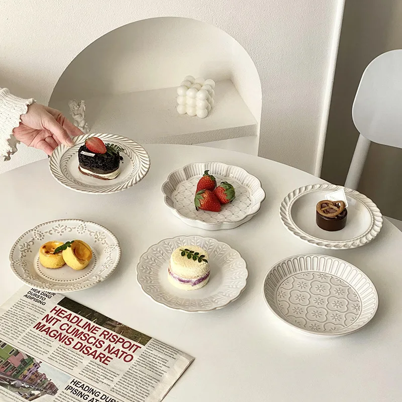 French Vintage Relief Ceramic Plate Glazed Dessert Tray for Cake/Bread/Steak, High-End Kitchen Tableware