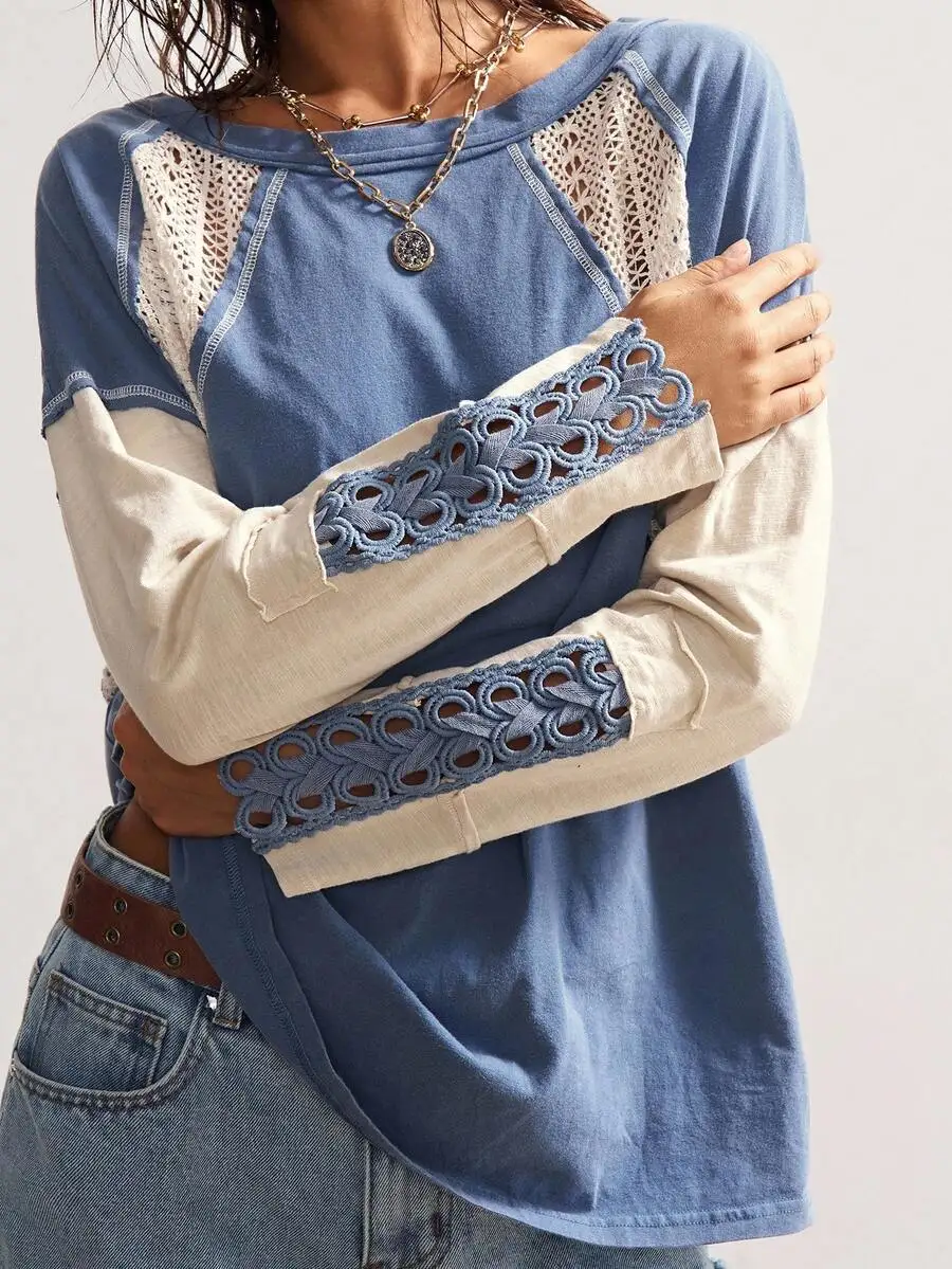 

Boho-Style Loose Blue T-Shirt with Contrast Lace Raglan Sleeves and Round Neck
