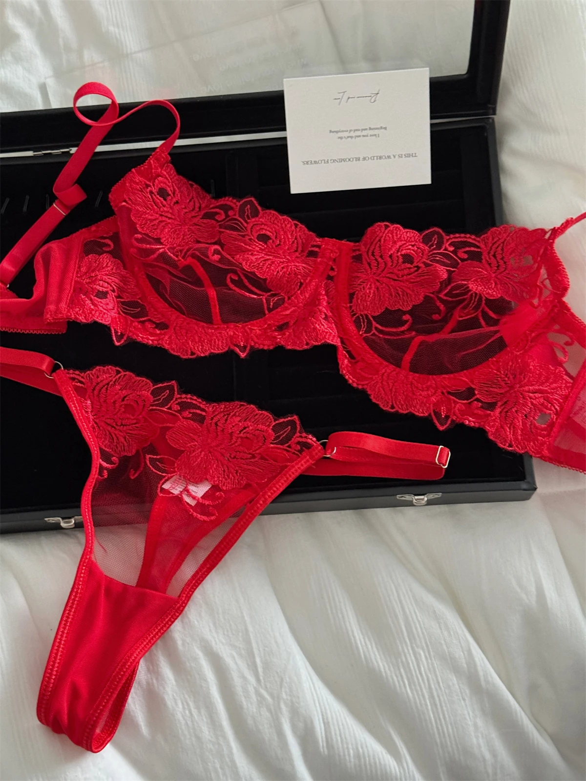 Red bra female lace embroidered flowers underwear sexy lace small fresh push up lingerie large breasts show small bra set