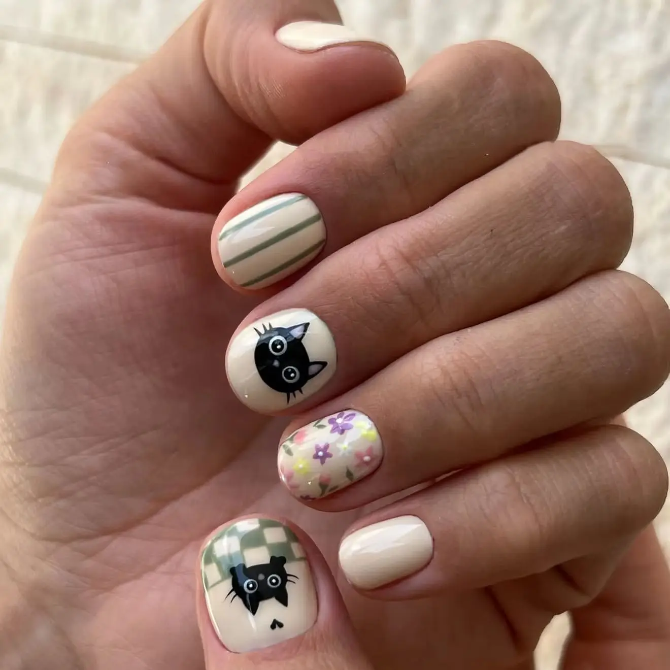 Cute Black Cat Floral Press on Nails Short Square Fake Nails Green Striped Checkered Design Reusable Nail Art Tips for Girls