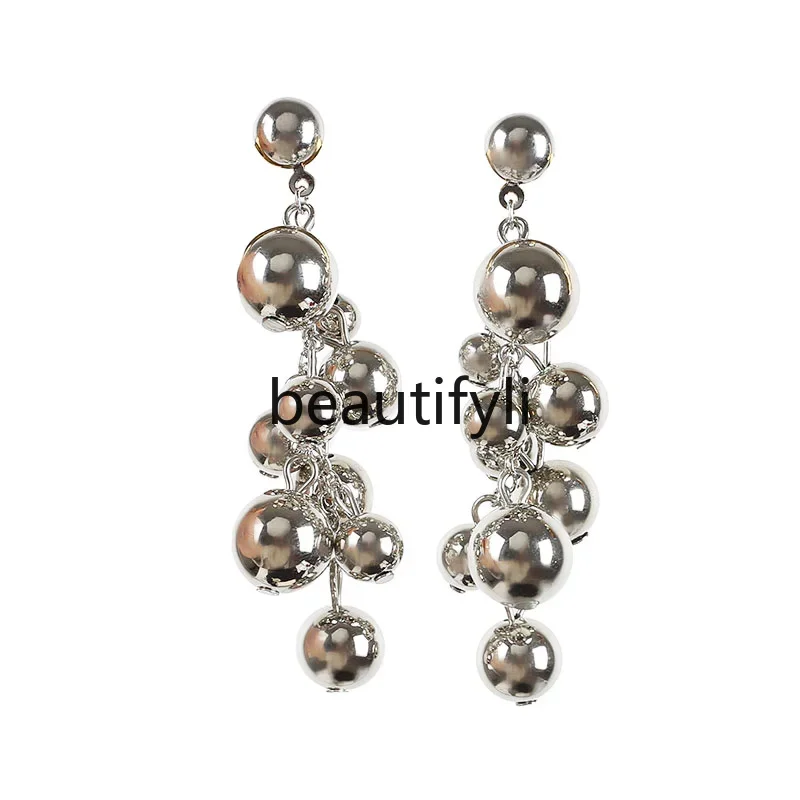 

Silver round beads, high-end metal beaded earrings, niche design, exaggerated silver needle earrings.