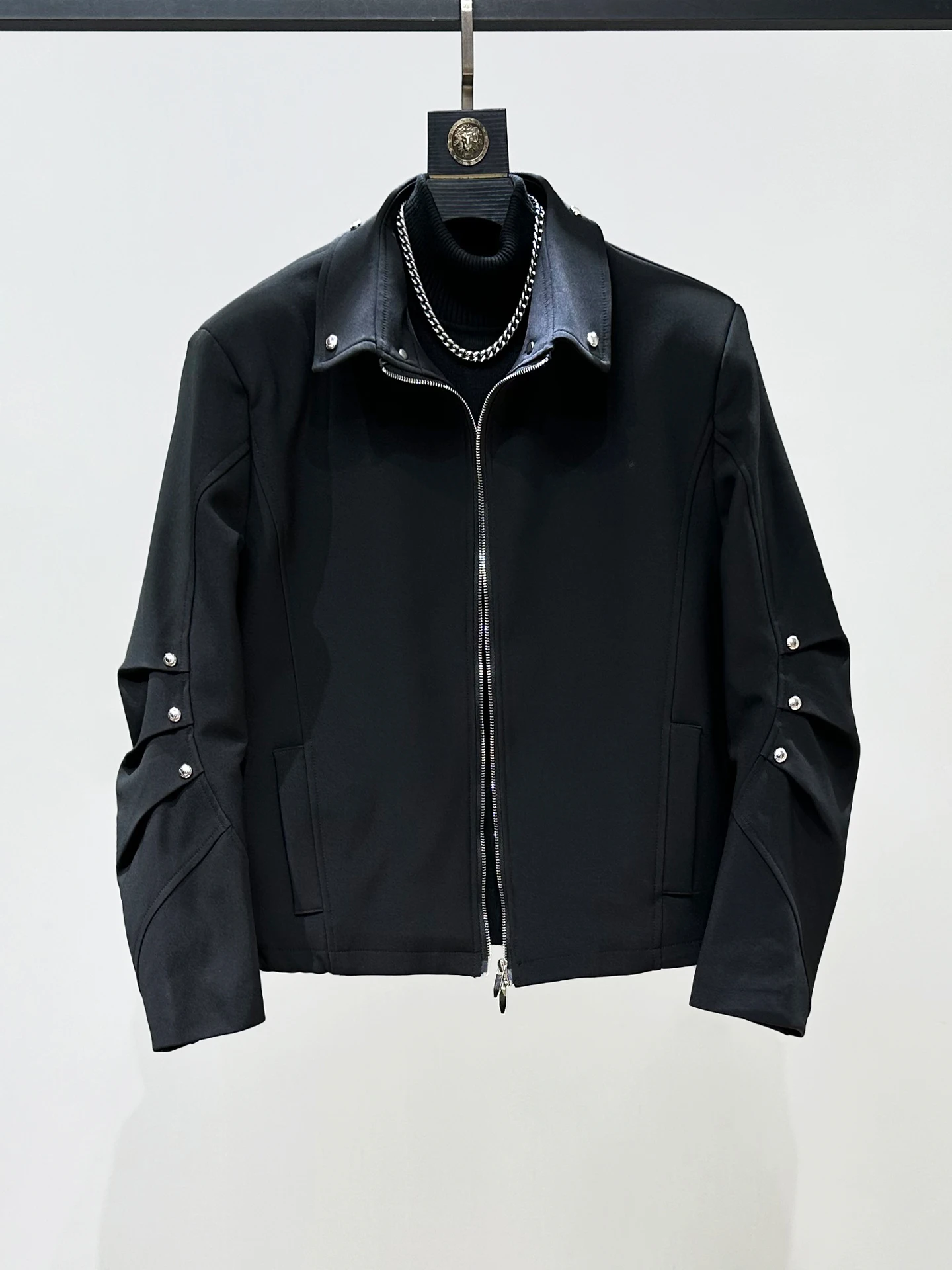 

Original Design Autumn ort Loose Men's Jaet with Rivet Sves And Pleated Design Bla Casual Sle Polyester Fiber