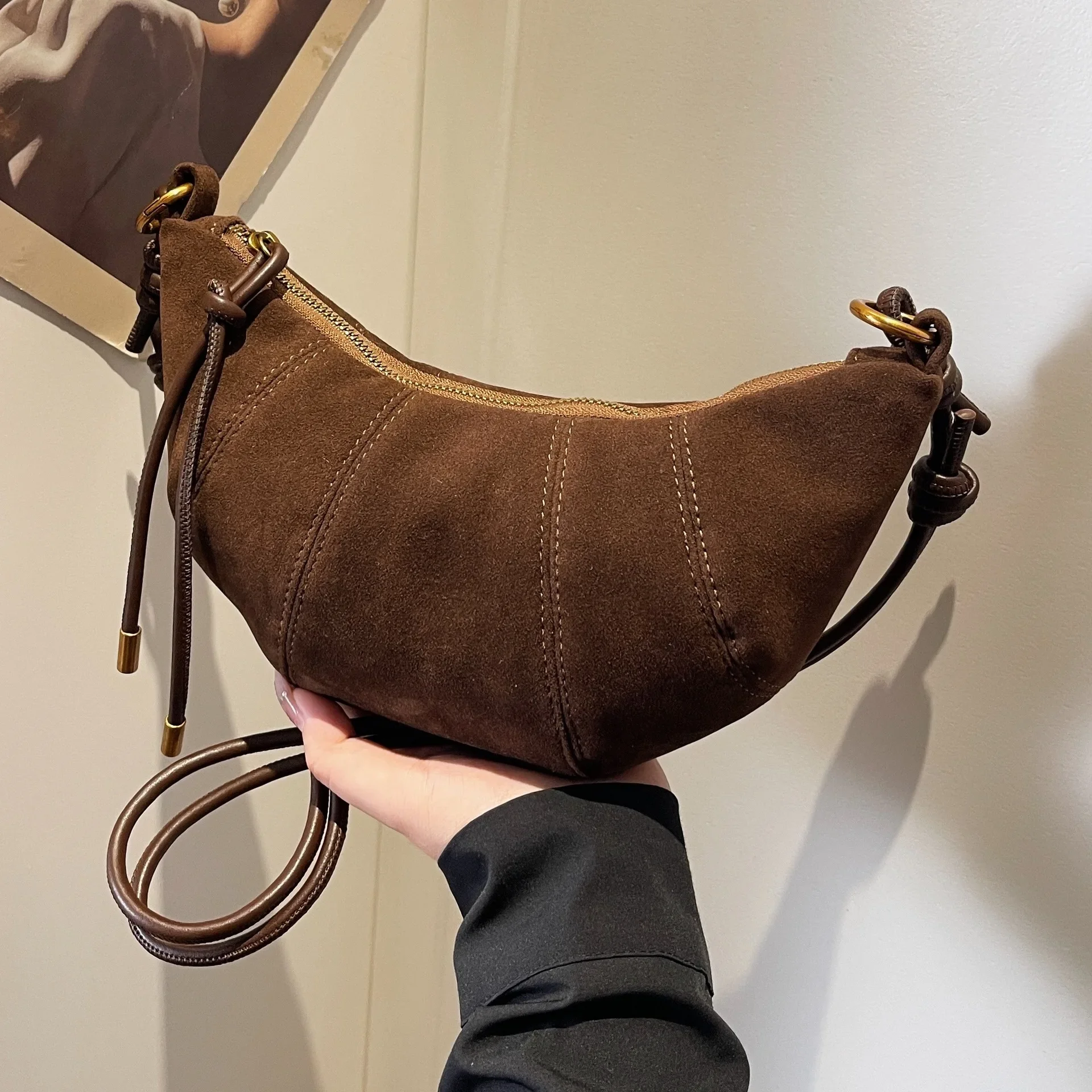 

Velvet Material Zipper 2025 High Quality Shoulder Bag Solid Color Simple Fashionable Crossbody Bag Soft Western Style Handbag