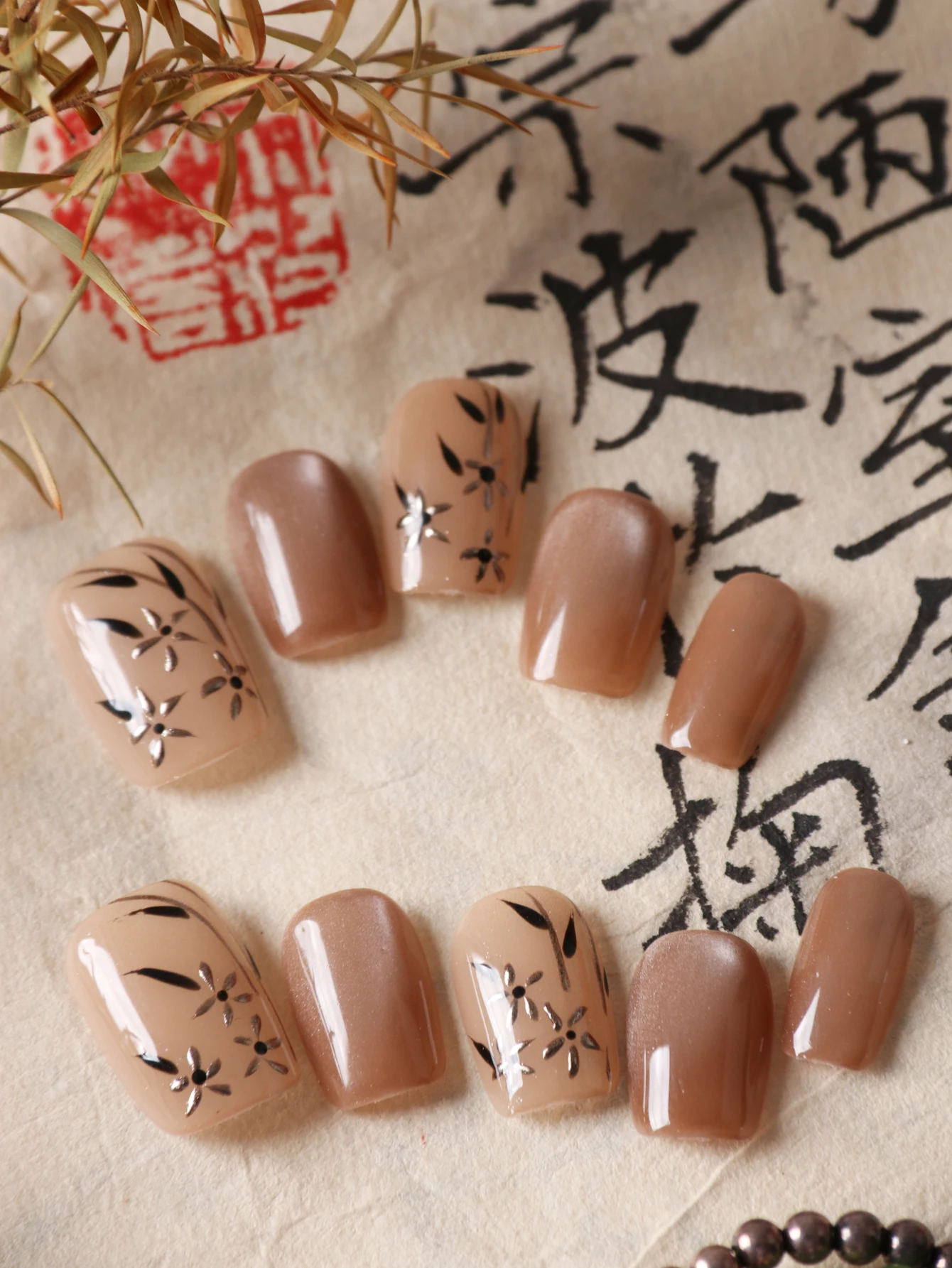

10Pcs Press on Nails Short Light Brown Cat's Eye Flower Press on Fake Nails Includes 1 Sheet of Adhesive Tabs & 1 Pc Mini File