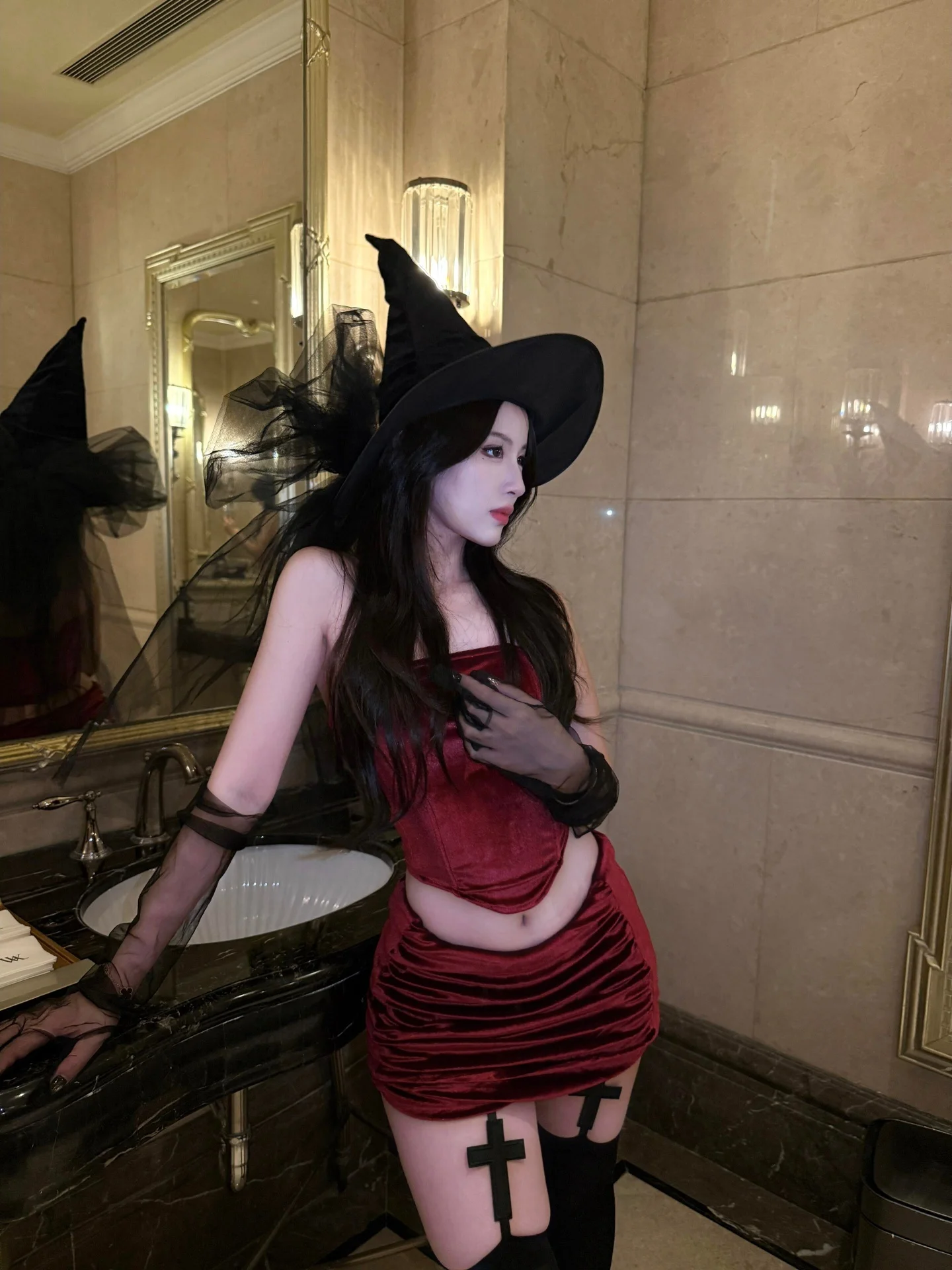 Seksowny Czerwony Diabełek Halloween Cosplay Dopasowany Zestaw Spódnica i Top Tube Sweet Cool Personali Czerwona Spódnica Owijana ter Ne Design