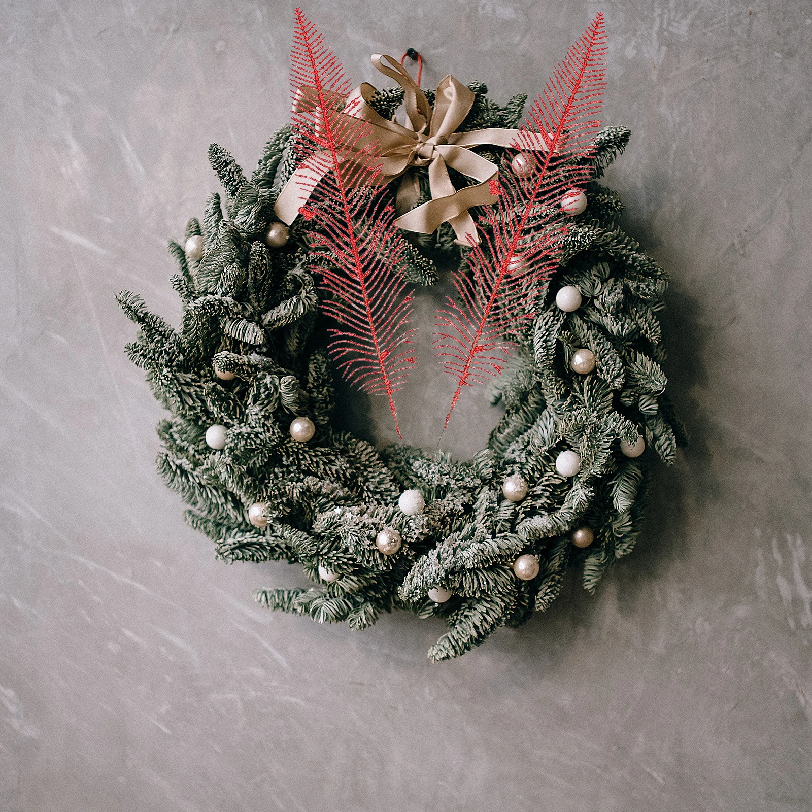 

Gold Powder Blade Decorative Leaves Wreath Ornament Artificial Red Glitter Leaf Christmas Decoration