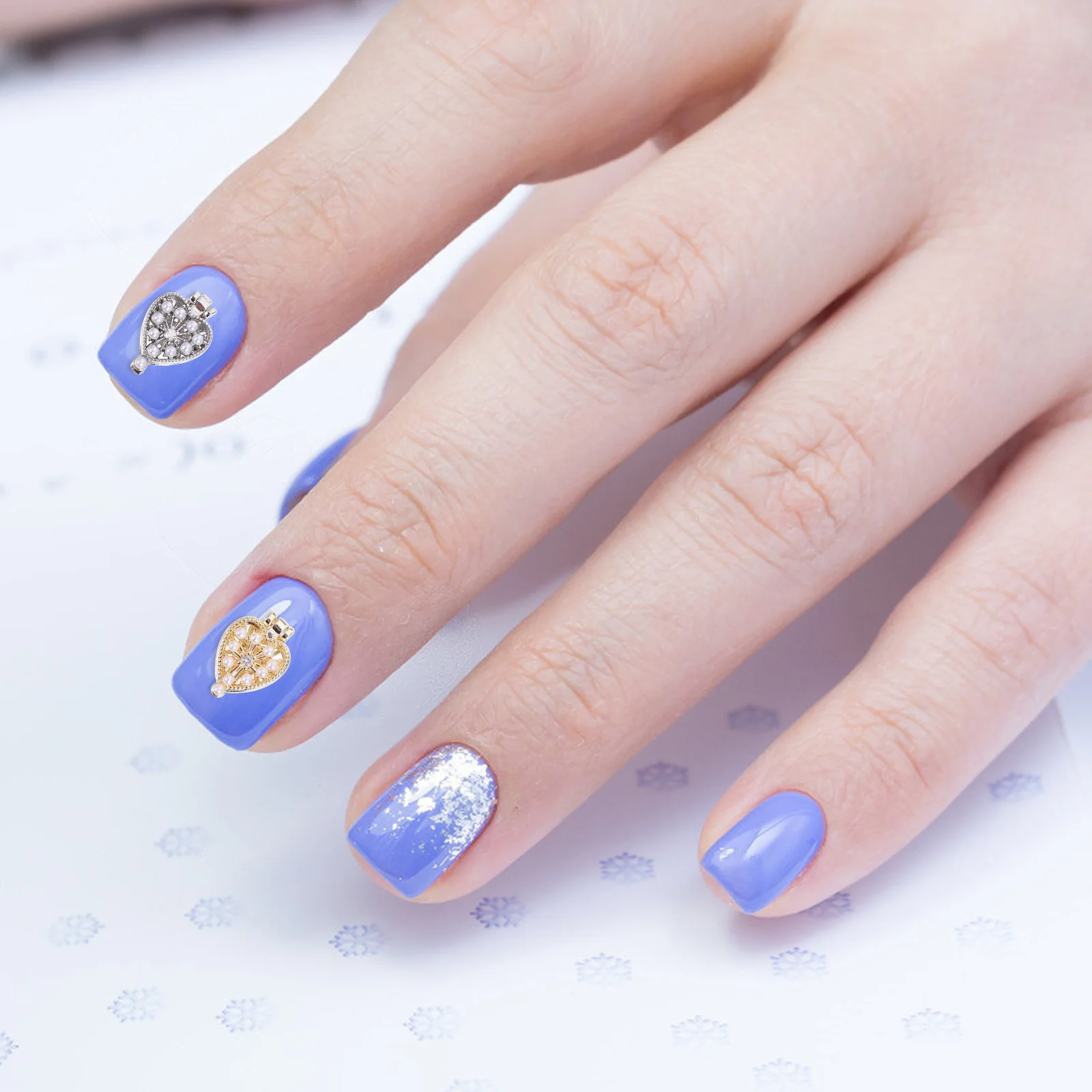 ชุดติดเล็บรูปหัวใจ 4 ชิ้น สำหรับผู้หญิง ชุดตกแต่งเล็บ DIY สติ๊กเกอร์ติดเล็บแฟชั่นสำหรับใช้ในชีวิตประจำวันและงานเทศกาล