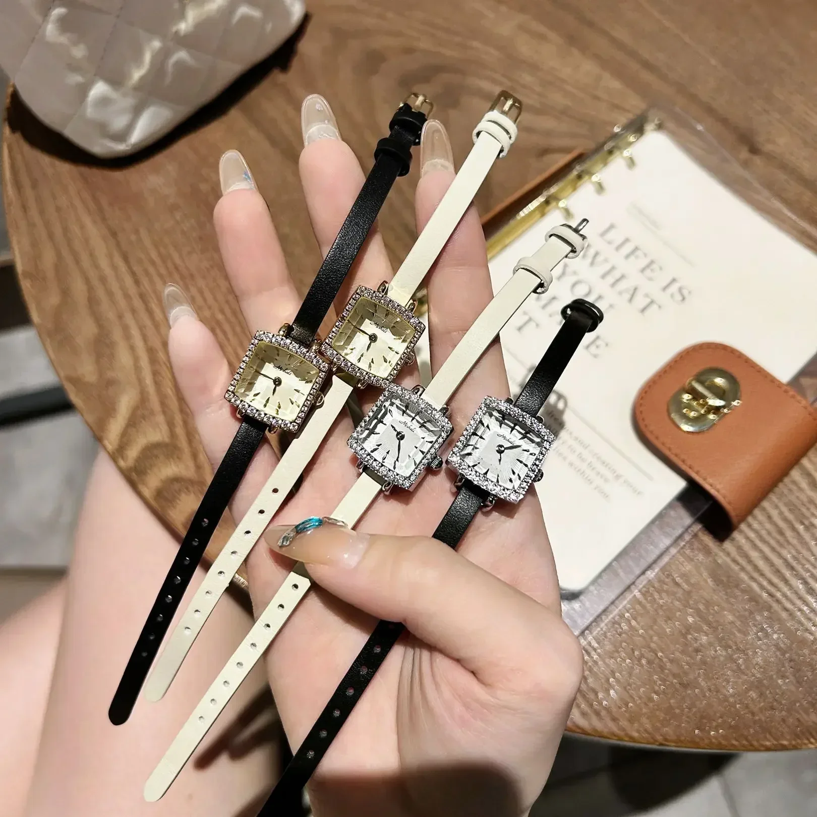 Petite montre à Quartz incrustée de strass pour femmes, tempérament de luxe rétro élégant, boîtier carré, cadeau True Pity pour les amoureux, nouvelle collection