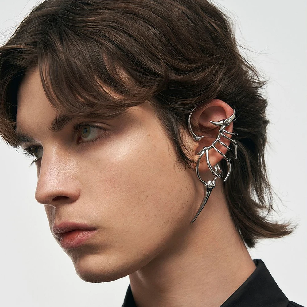 Clip per orecchio in osso a costine Cyberpunk unisex Hip Hop senza foratura Orecchino Rock argentato Fibbia per orecchio in metallo Accessori per gioielli di Halloween