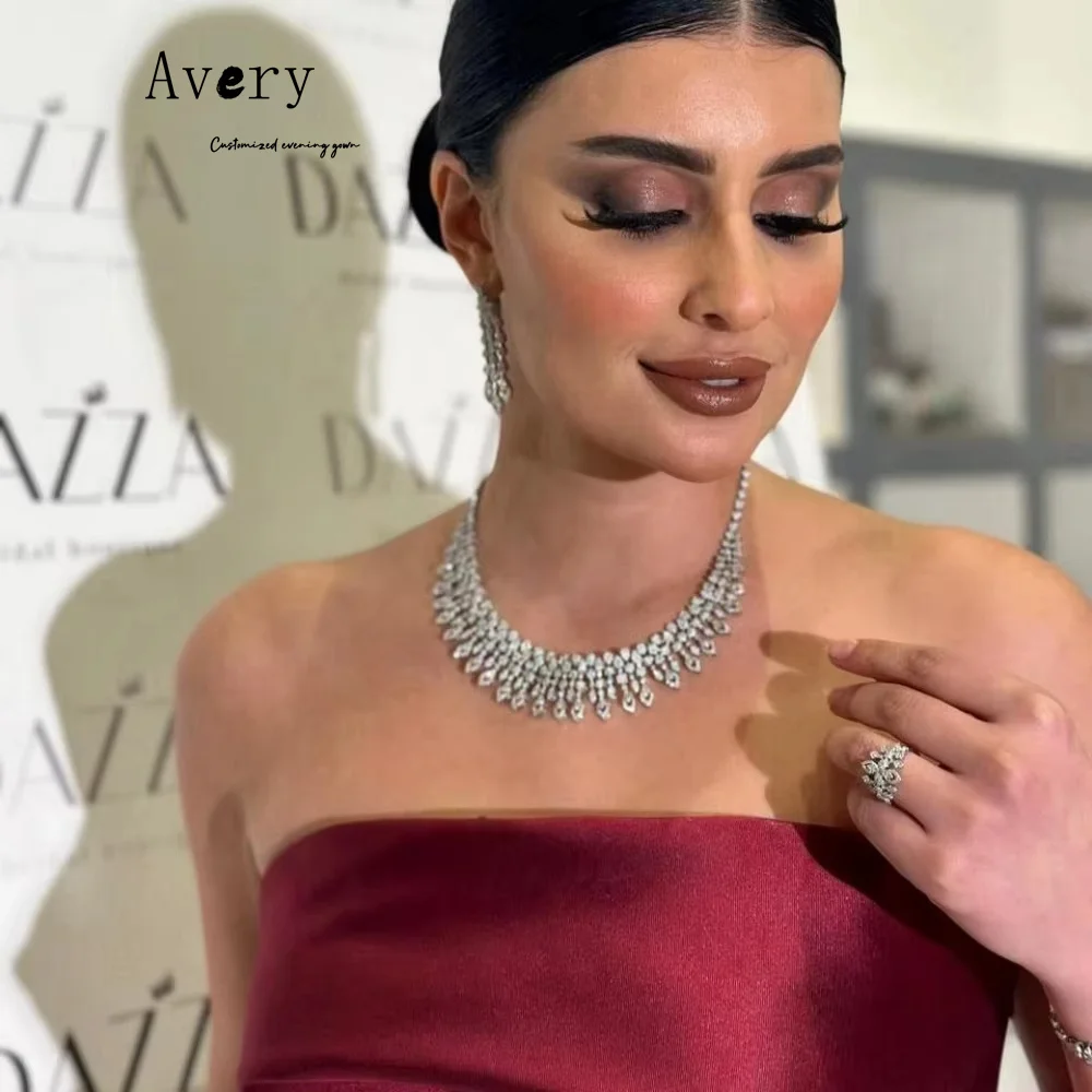 Avery personalizado rojo A-line fuera del hombro sin mangas vestidos de noche elegantes para mujer vestidos de fiesta elegantes de lujo 2025 vestido de graduación