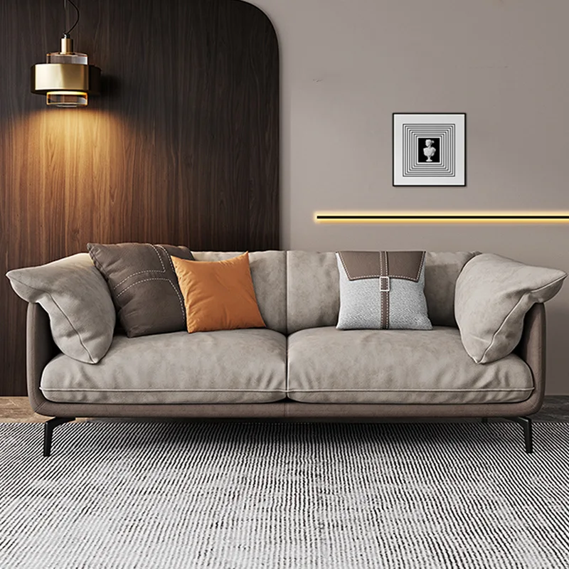 Italienisches Stoffsofa mit leichter Luxustechnologie