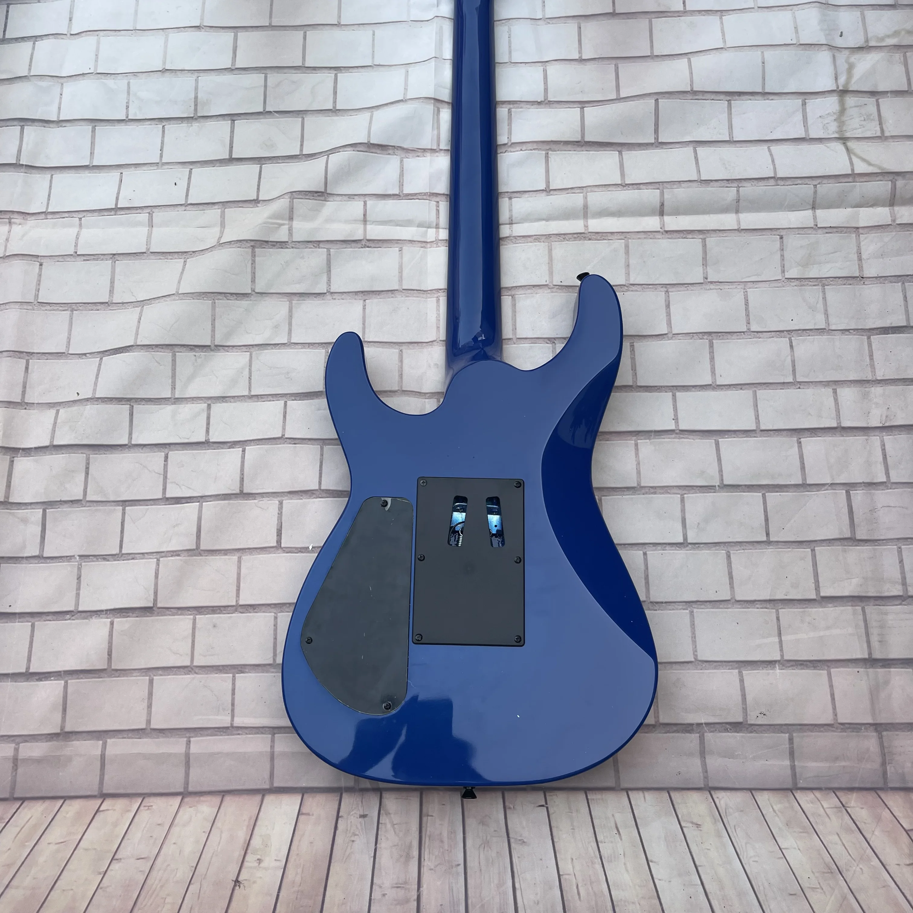 Guitar 6-string electric guitar, dark blue body, maple neck, rosewood fingerboard, factory real pictures, can be shipped upon or