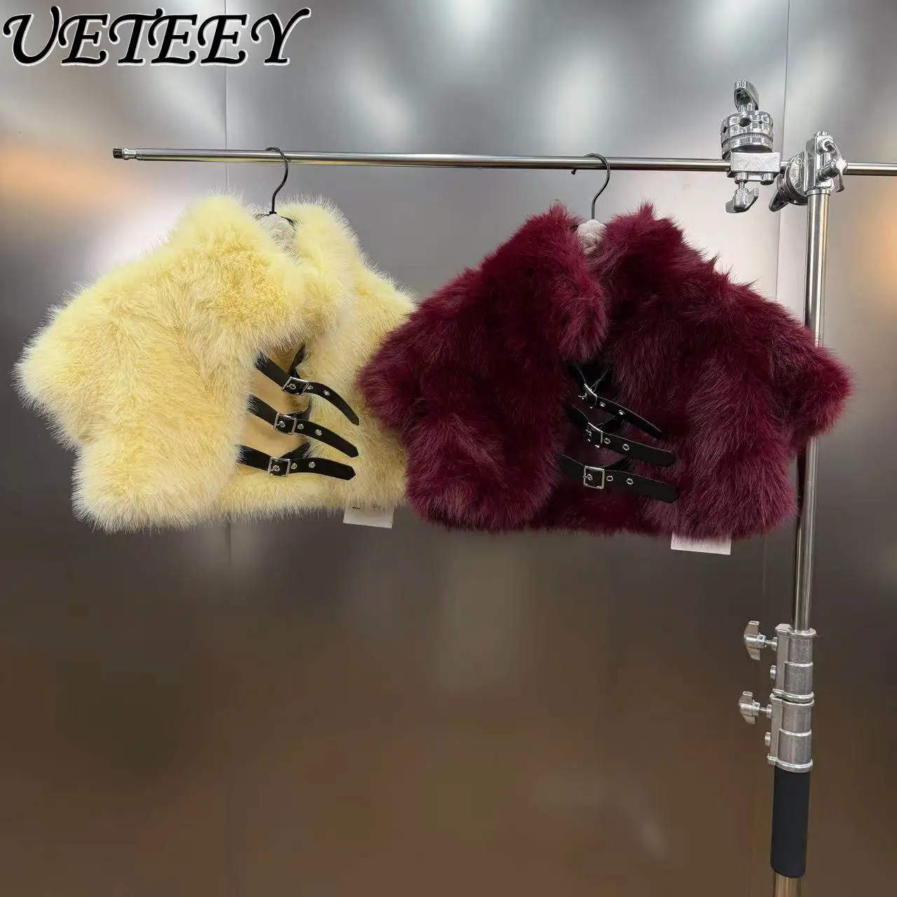 

Ультракороткий меховой жилет с воротником-стойкой, короткими рукавами и декоративными пряжками, в стиле «Pure Desire Hot Girl», весна 2026