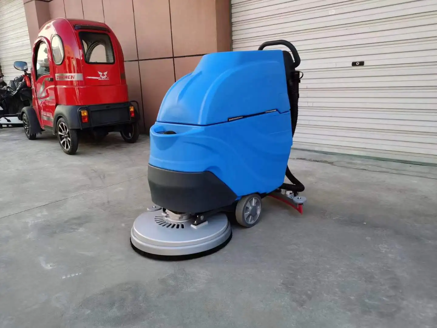 ورشة عمل مصنع تنظيف الأرضيات ذاتية الدفع يدويًا، ملكية سوبر ماركت، ملكية صناعية