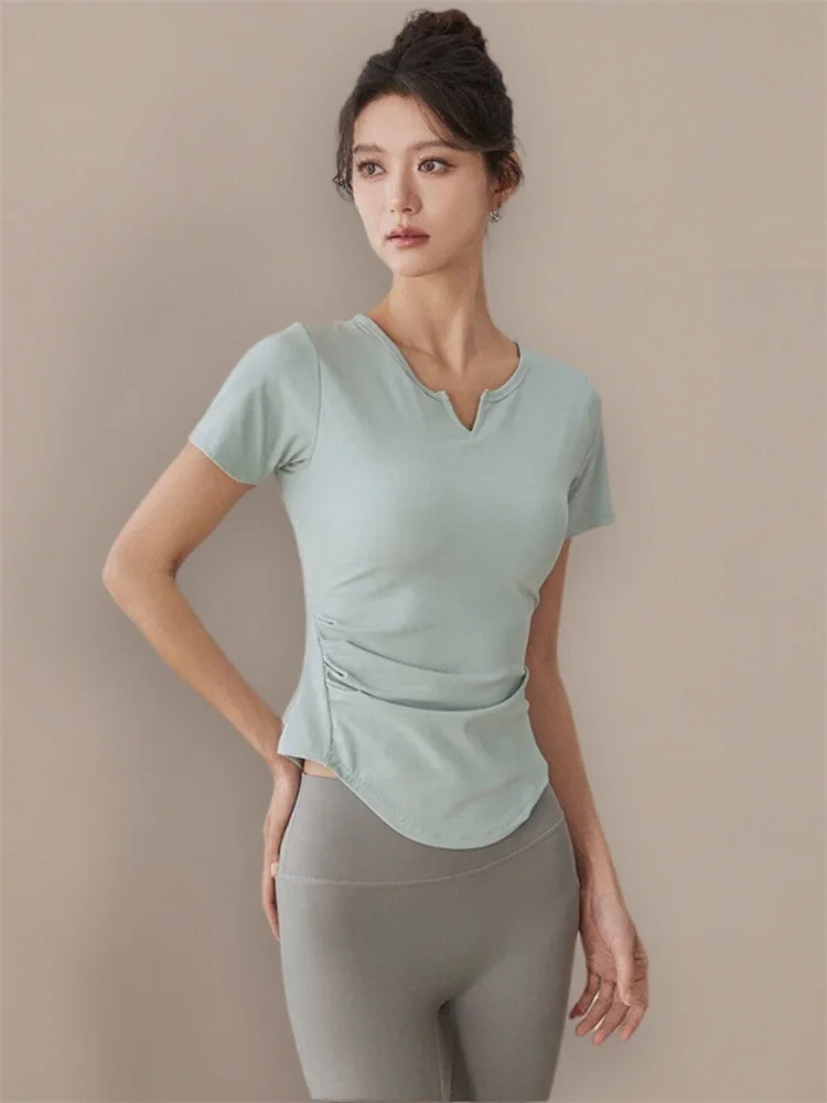 

Women's Yoga Sportswear ort Sve V-Ne Fitn Top with Chest Pad Qui Dry Running T-irt Slim Fit Summer New Arrival