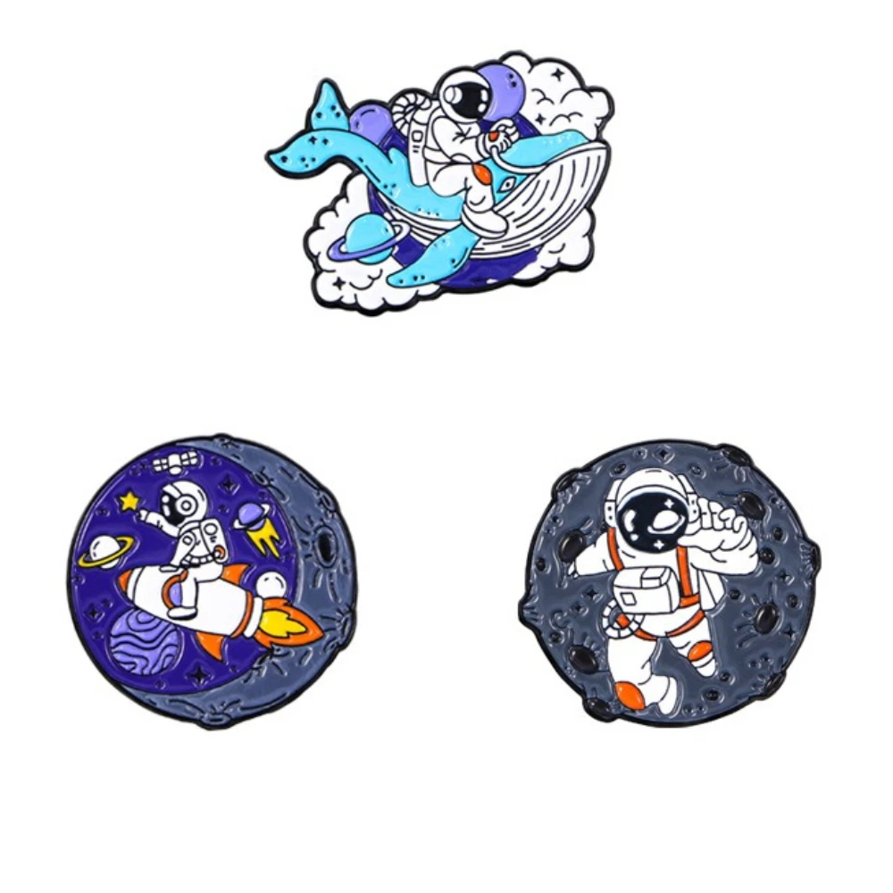 Broche esmaltado de astronauta de dibujos animados divertido, alfileres creativos de Metal de astronauta y Luna de dibujos animados, insignia creativa de ballena y cohete espacial