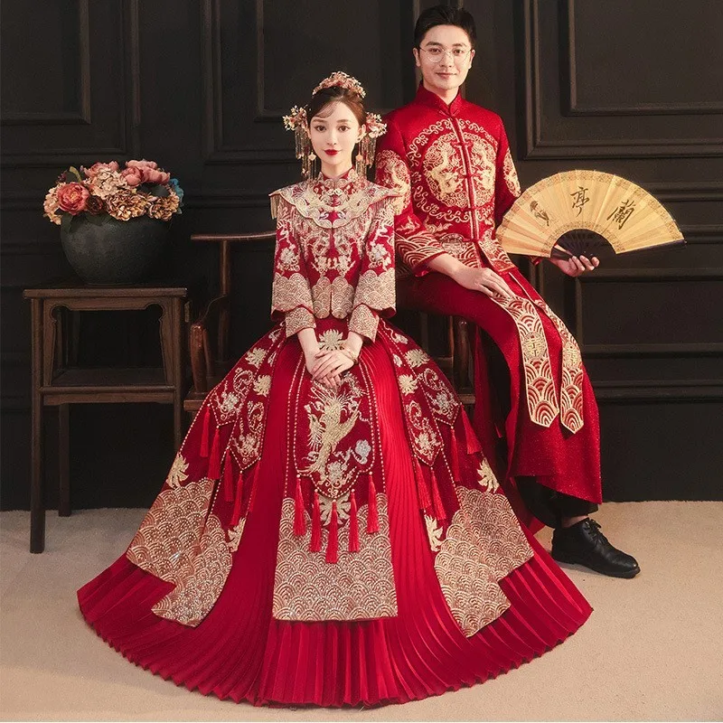 

New Chinese-style wedding dress for the small couple's suit
