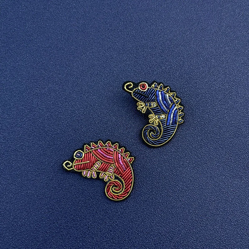 

Indian Silk Metallic Wire Thread Cannetille Hand Embroidery Chameleon Patch Badge Brooch Pin Garment Bag Hat Applique Jewels DIY