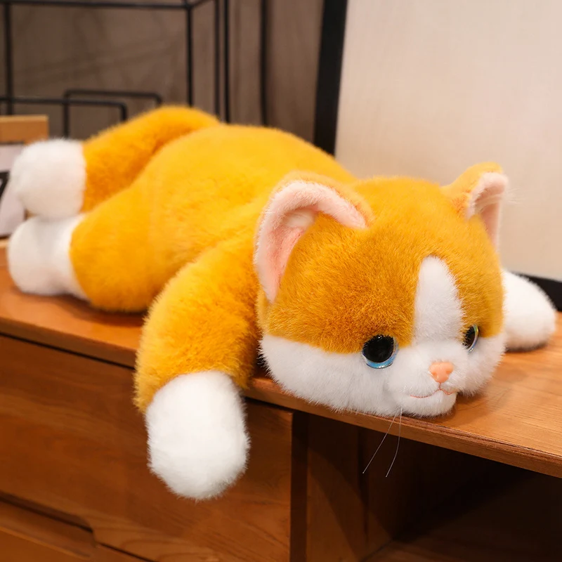 Leuke kat knuffel realistisch gevuld liggend kat pluizige pop zacht verjaardagscadeau voor kerst simulatie dierenspeelgoed