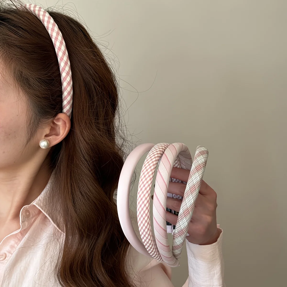 

2-Piece Set of Random Styles Pink Hairbands, Sweet Pink Striped Thin Hairbands for Women, High Crown Hairbands, Elegant Non-Tightening Hairbands, Hair Accessories