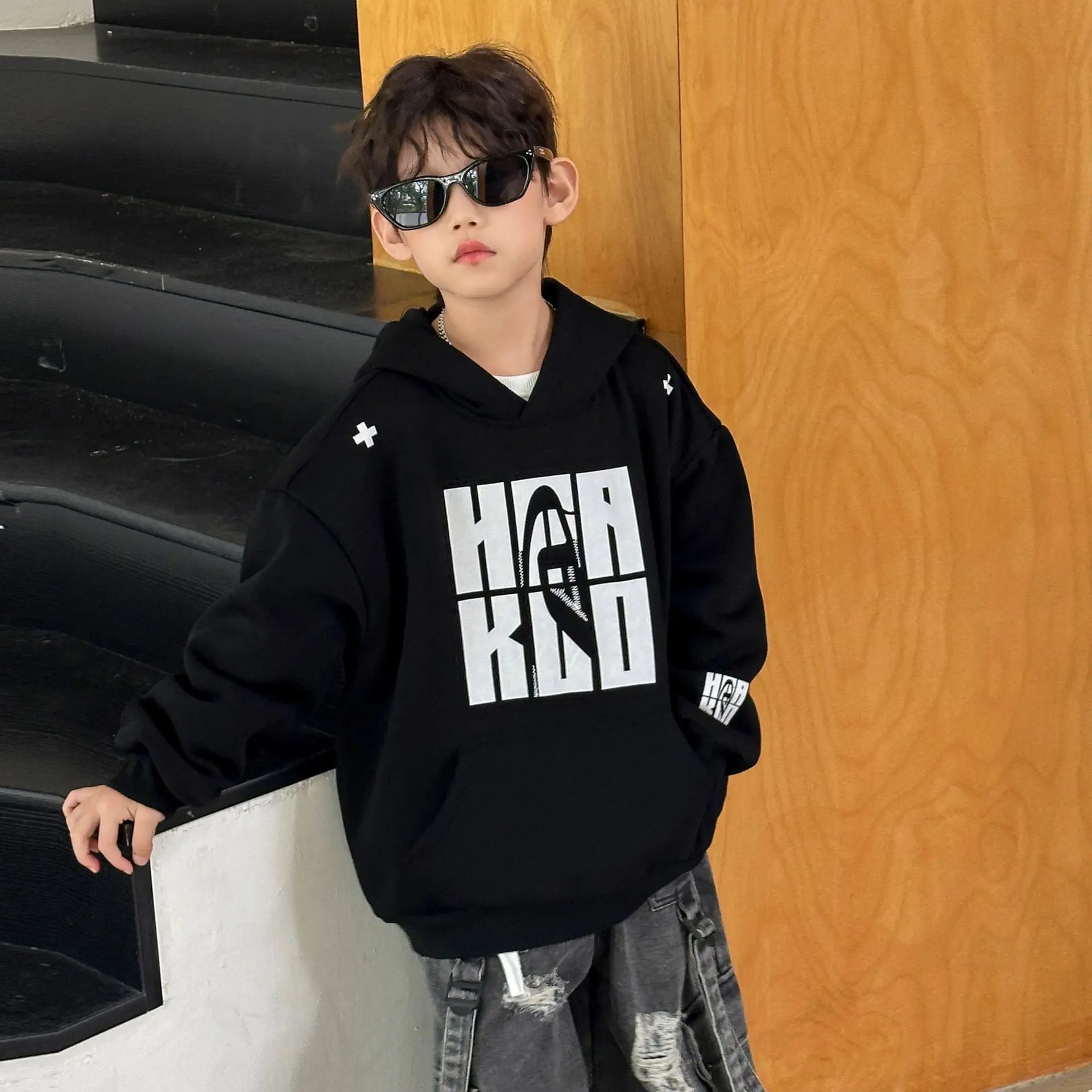 الأطفال ملابس الأولاد كنزة بغطاء رأس من الصوف سميكة أعلى 2025 الخريف جديد الصوف بأكمام طويلة المألوف بسيط الاطفال هوديي #4