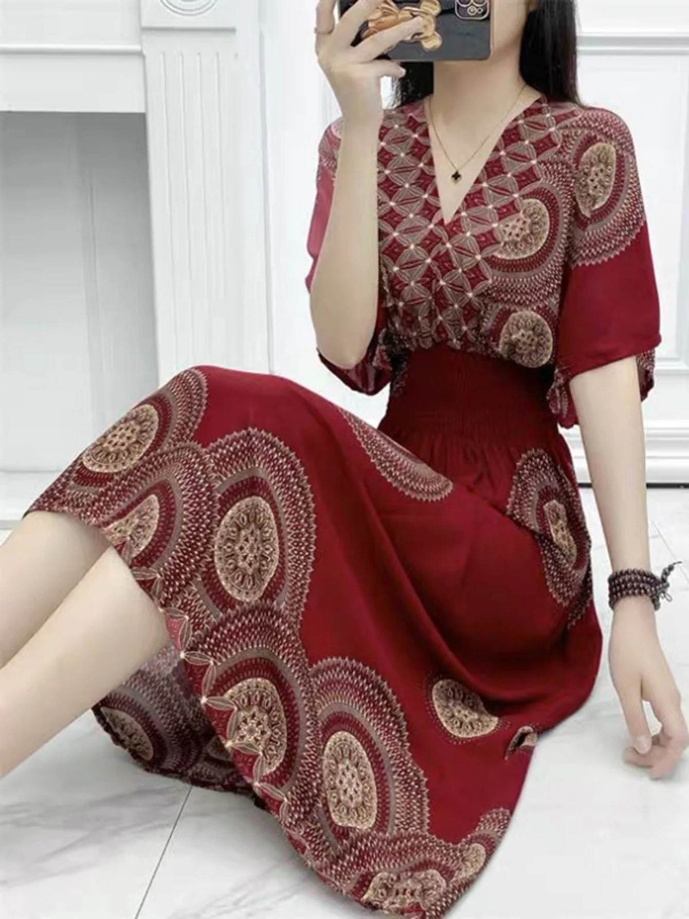 Vestido feminino tradicional elegante com estampa completa, decote em v, manga curta, indie folk, vestido longo, ajuste regular, roupa de outono