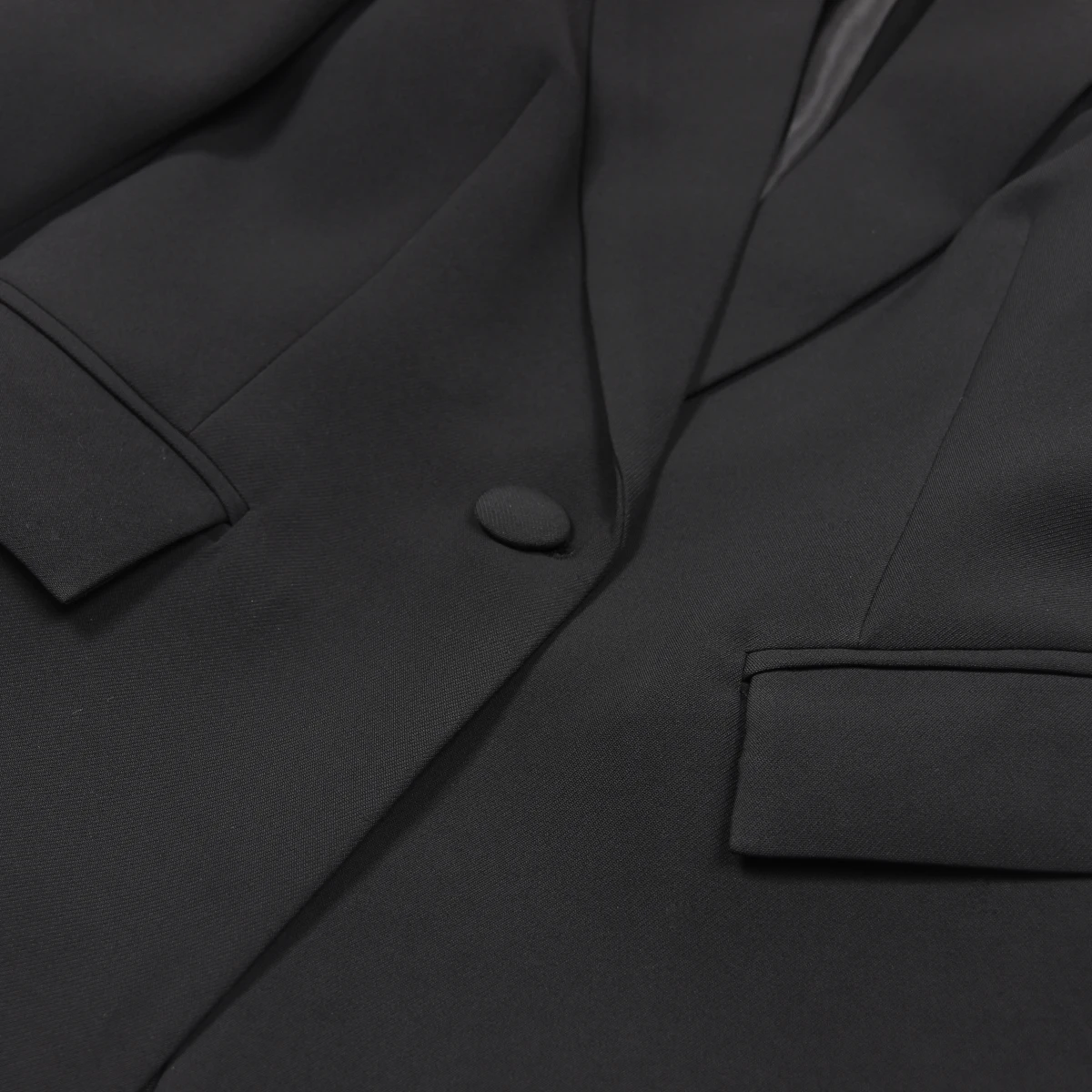 Wysokiej jakości, wyszczuplający komplet damski na wiosnę i jesień - modny, elegancki, biznesowy, z długim rękawem.