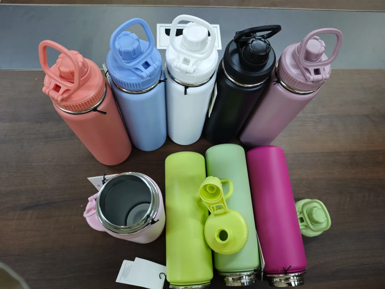 710 ml Edelstahl Vakuumisolierte Wasserbecher Sportflasche Tragbare auslaufsichere Outdoor-Trinkflasche aus reinem Titan