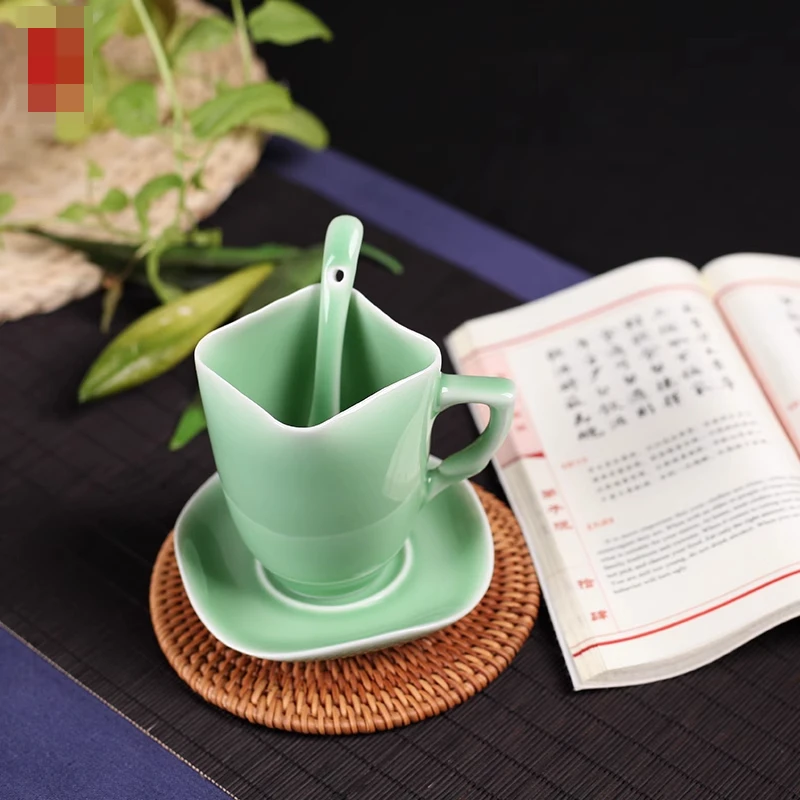 

Керамическая чашка Celadon Chinoiserie, костюм для кофейной чашки, чашка для молока, креативный набор из трех предметов, кофейная чашка, блюдце, ложка