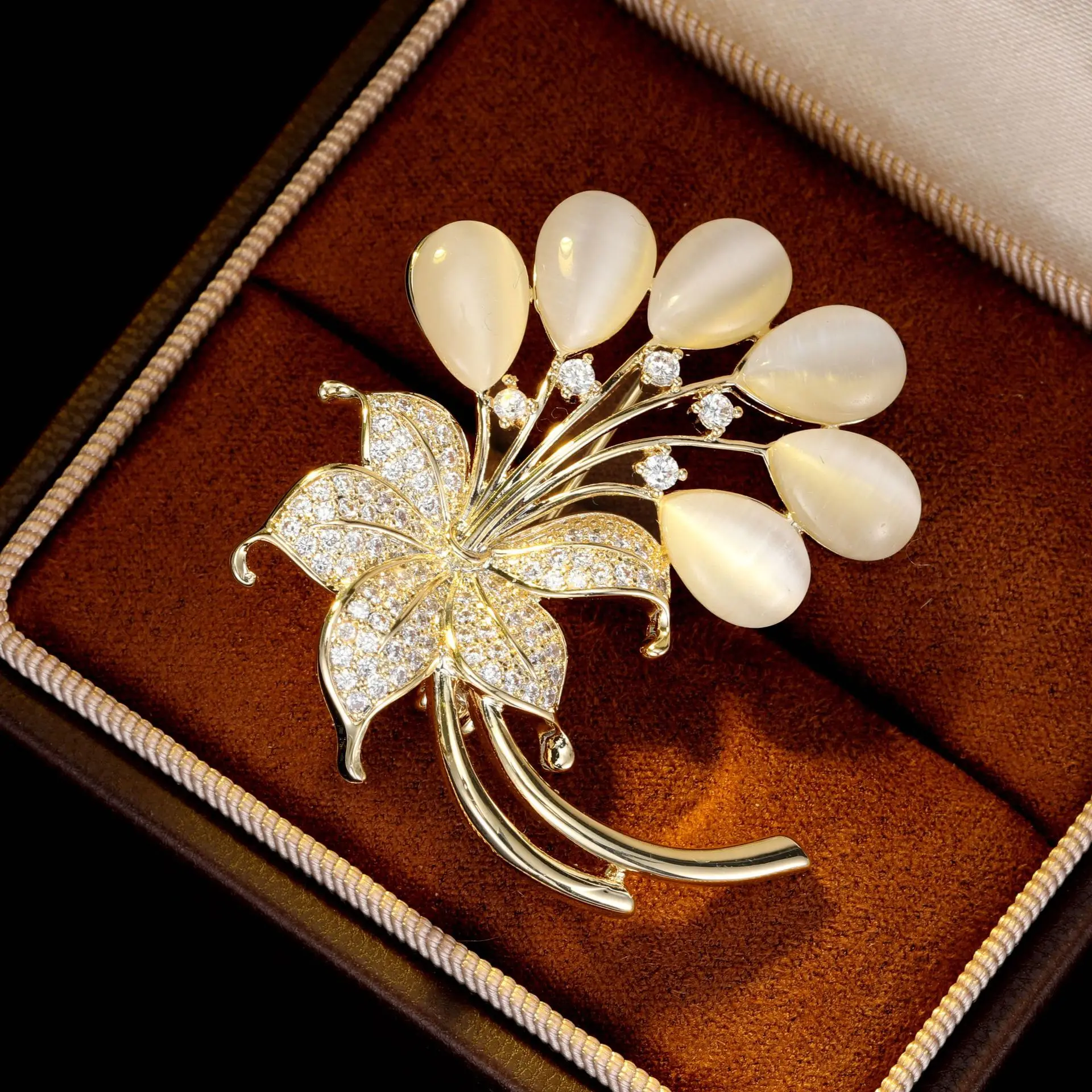 

High-end and fashionable bouquets and brooches with a sense of design, as well as niche, luxurious,exquisite and elegant corsage