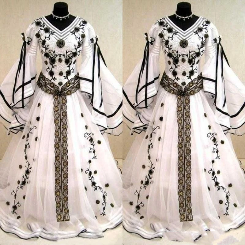 Black And White Wedding Dresses Flare Long Sleeves Corset A Line Gothic Bridal Gowns Lace Appliques Vintage V-Neck Bride Wear